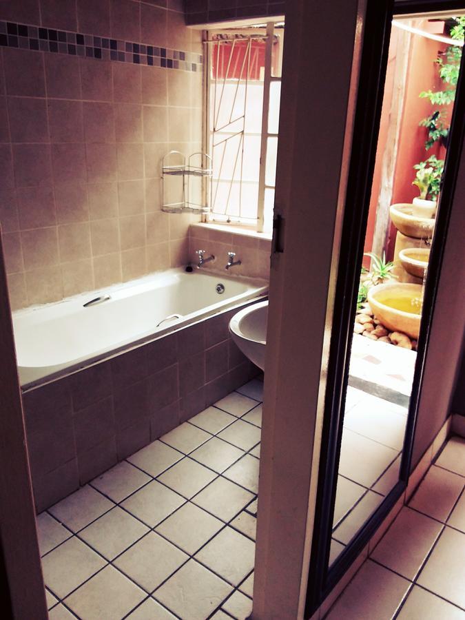 Larona Inn Mafikeng Eksteriør bilde