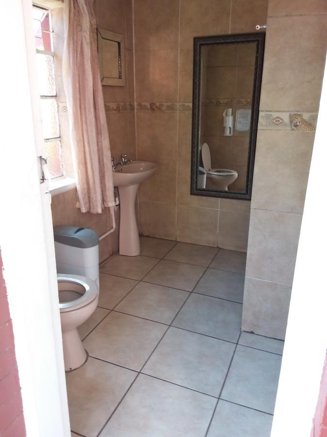 Larona Inn Mafikeng Eksteriør bilde