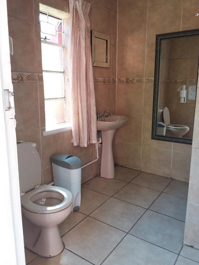 Larona Inn Mafikeng Eksteriør bilde